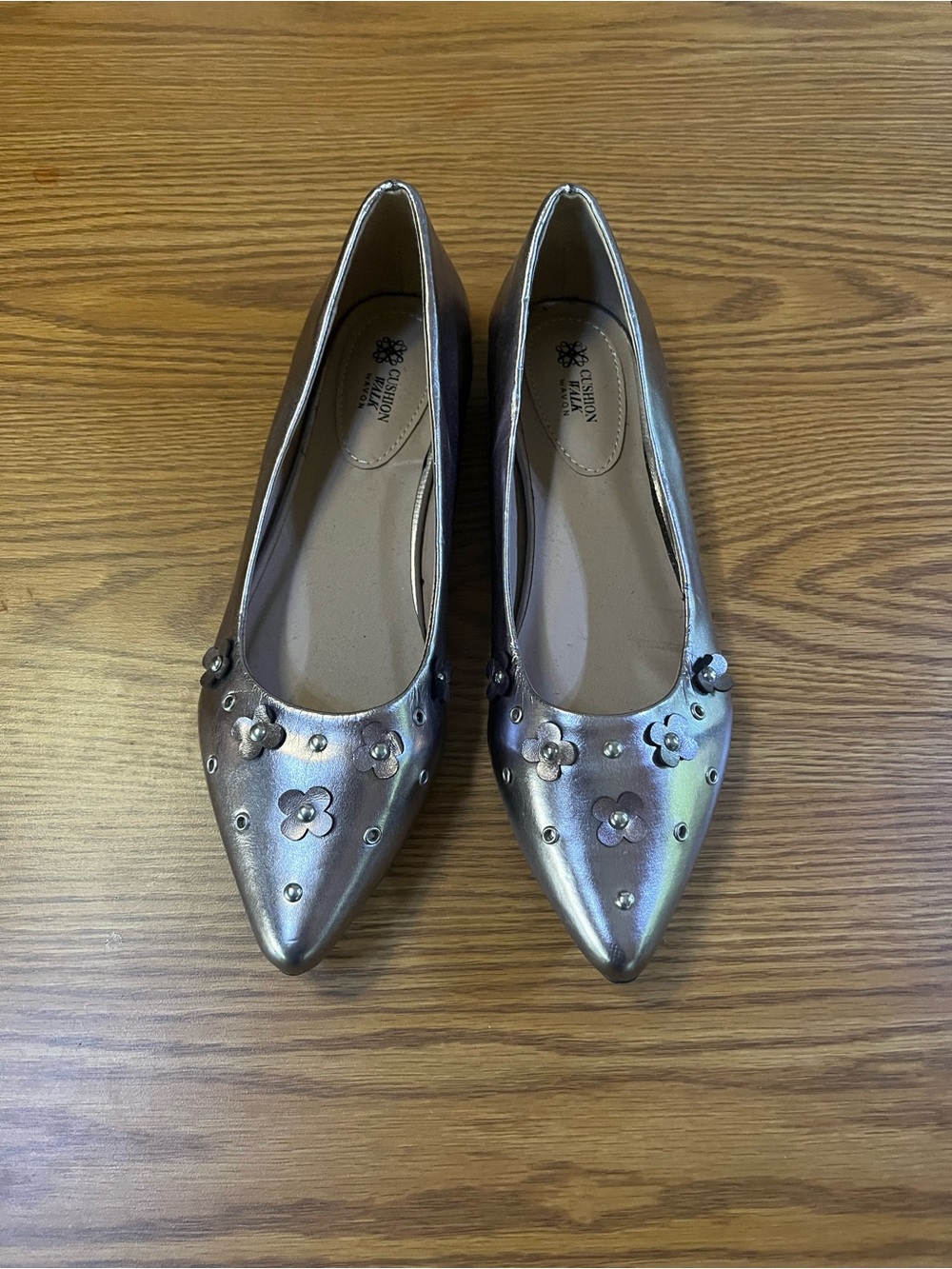 Cushion Walk by Avon Metallic Floral Stud Pointed Toe Flats Size 8
